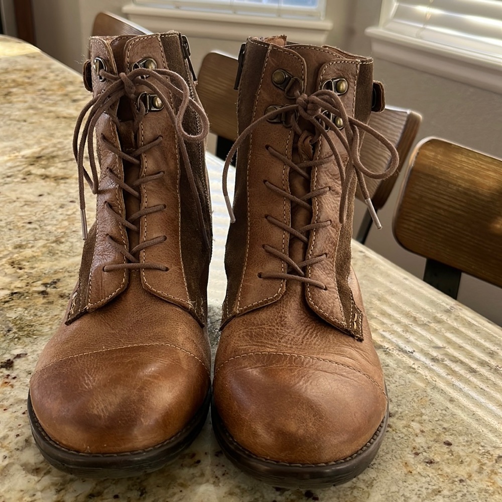 Two tone Carmel/brown boots